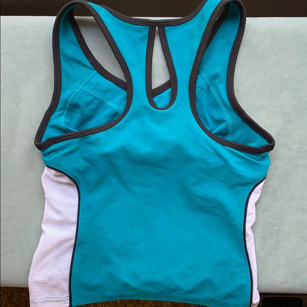 Bundle of Two Nike Workout Tops - Picture 2 of 5